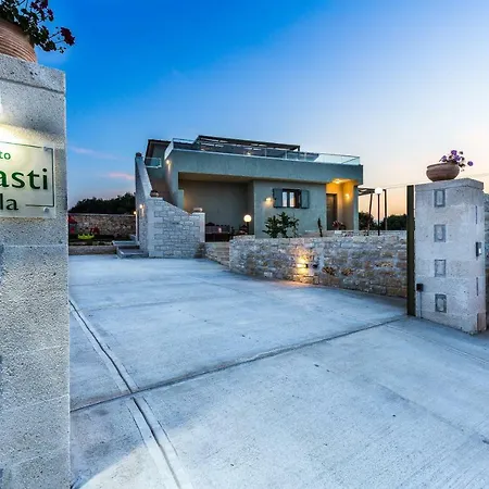 Villa Iokasti *